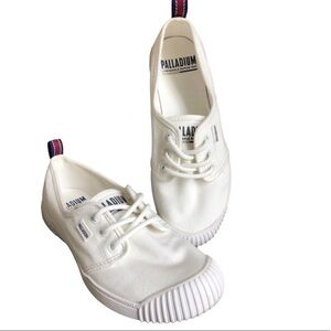 Palladium woman’s low top canvas shoe size 5.5